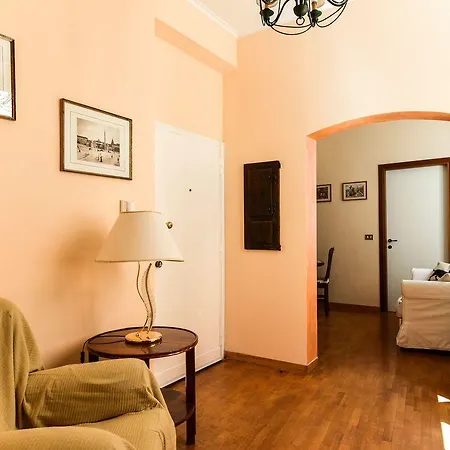 Trevi Fountain Apartament *